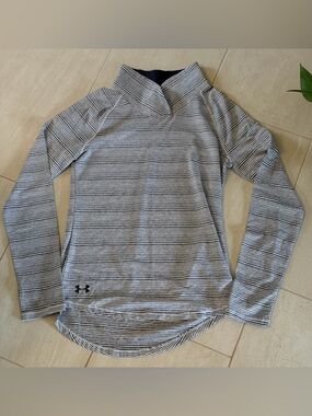 Women’s Under Armour Blue/Gray Striped Long Sleeve Pullover - Size Loose Small